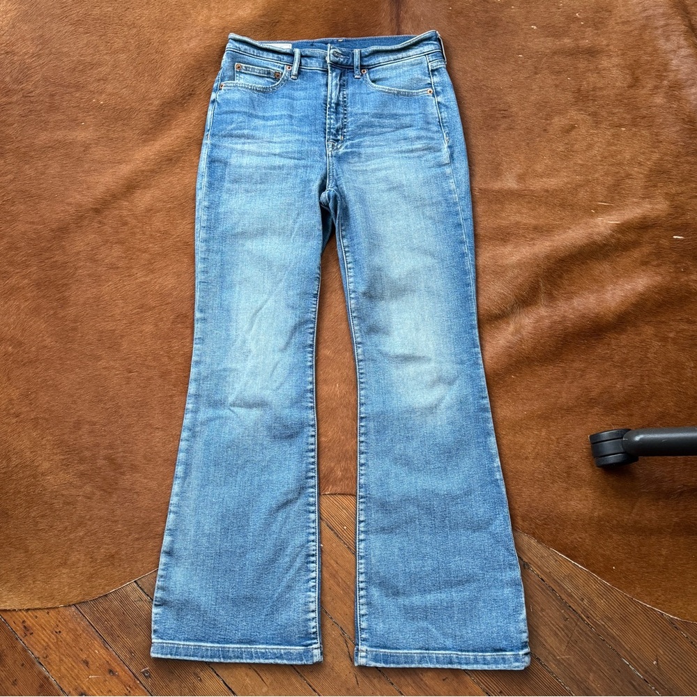 GAP Light Wash Flare High-Rise Jeans Size 6P 28 Waist